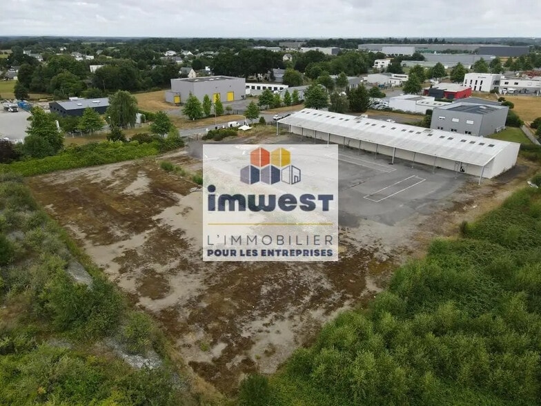 Local d'activités dans Bourgbarré à vendre - Photo de l’immeuble – Image 2 sur 7