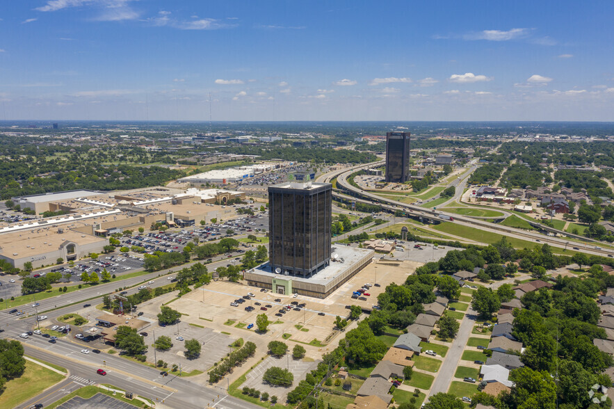 1900 NW Expressway, Oklahoma City, OK à louer - Aérien – Image 1 sur 23
