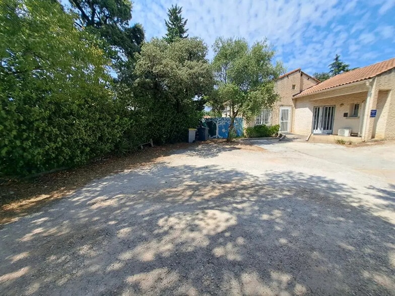 54 Avenue Pasteur, Villeneuve-lès-Avignon à louer - Photo de l’immeuble – Image 1 sur 12