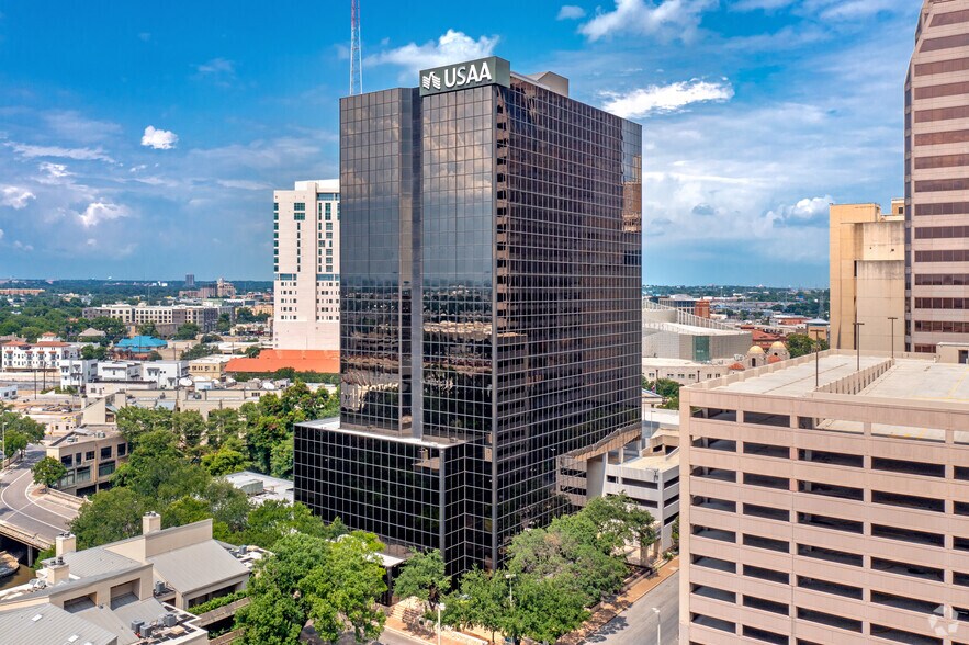 700 N Saint Marys St, San Antonio, TX à louer - Photo de l’immeuble – Image 1 sur 48