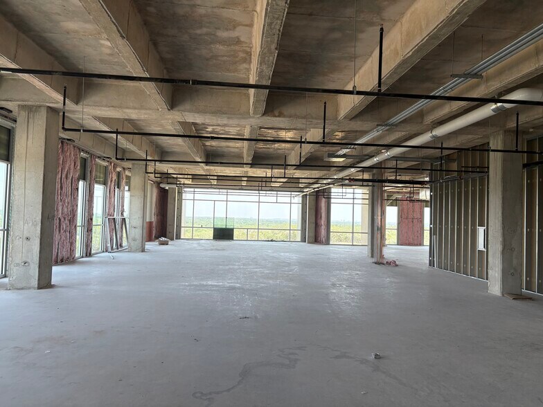 5126 W Loop 1604 N, San Antonio, TX à louer - Photo de l’immeuble – Image 3 sur 4