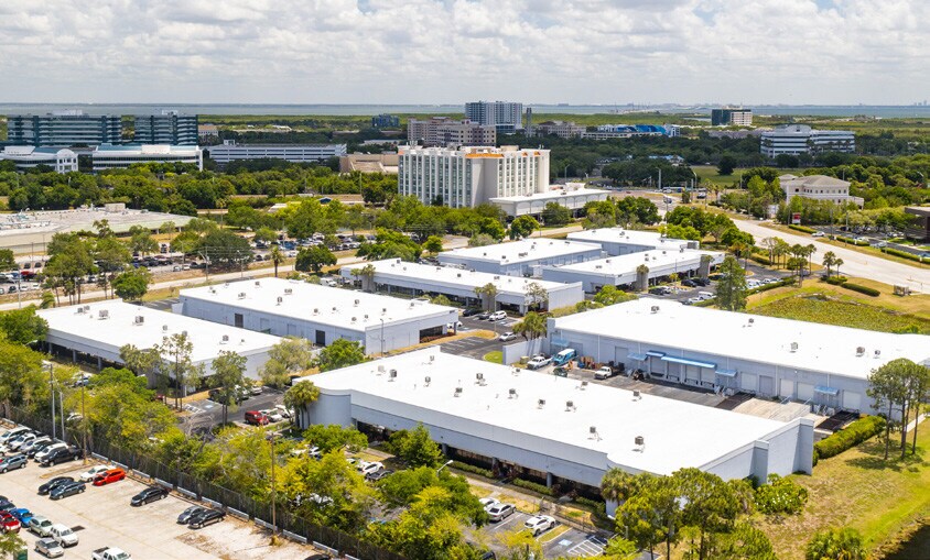 2880 N Scherer Dr, Saint Petersburg, FL à louer Photo de l’immeuble– Image 1 sur 9
