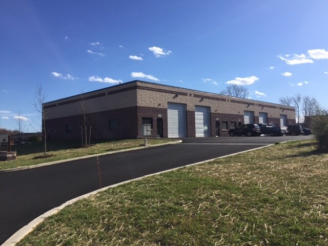 340-348 Nina Way, Warminster, PA à louer - Photo de l’immeuble – Image 3 sur 8