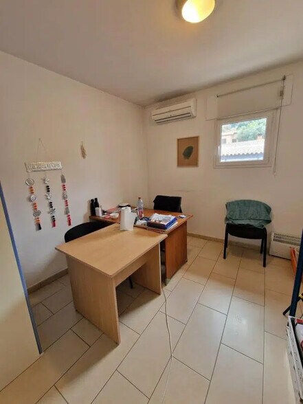 Bureau dans Saint-Laurent-du-Var à louer - Photo de l’immeuble – Image 3 sur 4