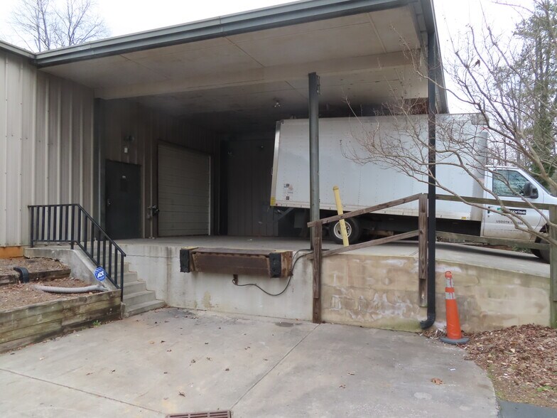 8621 Barefoot Industrial Rd, Raleigh, NC à louer - Photo de l’immeuble – Image 3 sur 8