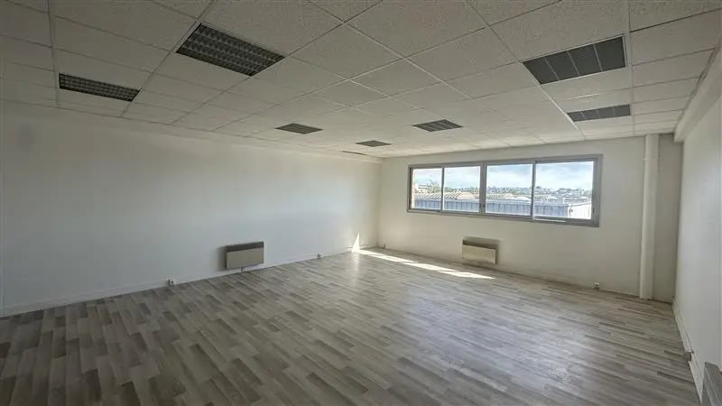 Bureau dans Neuilly-Plaisance à louer Photo intérieure– Image 1 sur 11