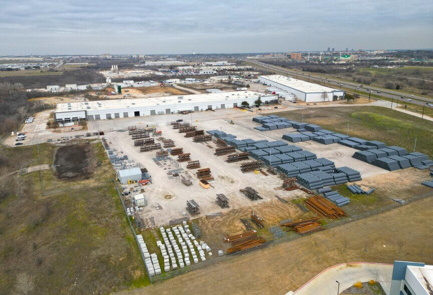 2340 W I-35, Denton, TX à louer - Photo de l’immeuble – Image 3 sur 4