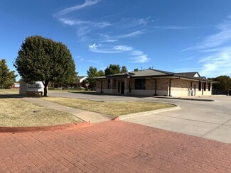 Plus de détails pour 520 Pointe Parkway Blvd, Yukon, OK - Bureau à vendre