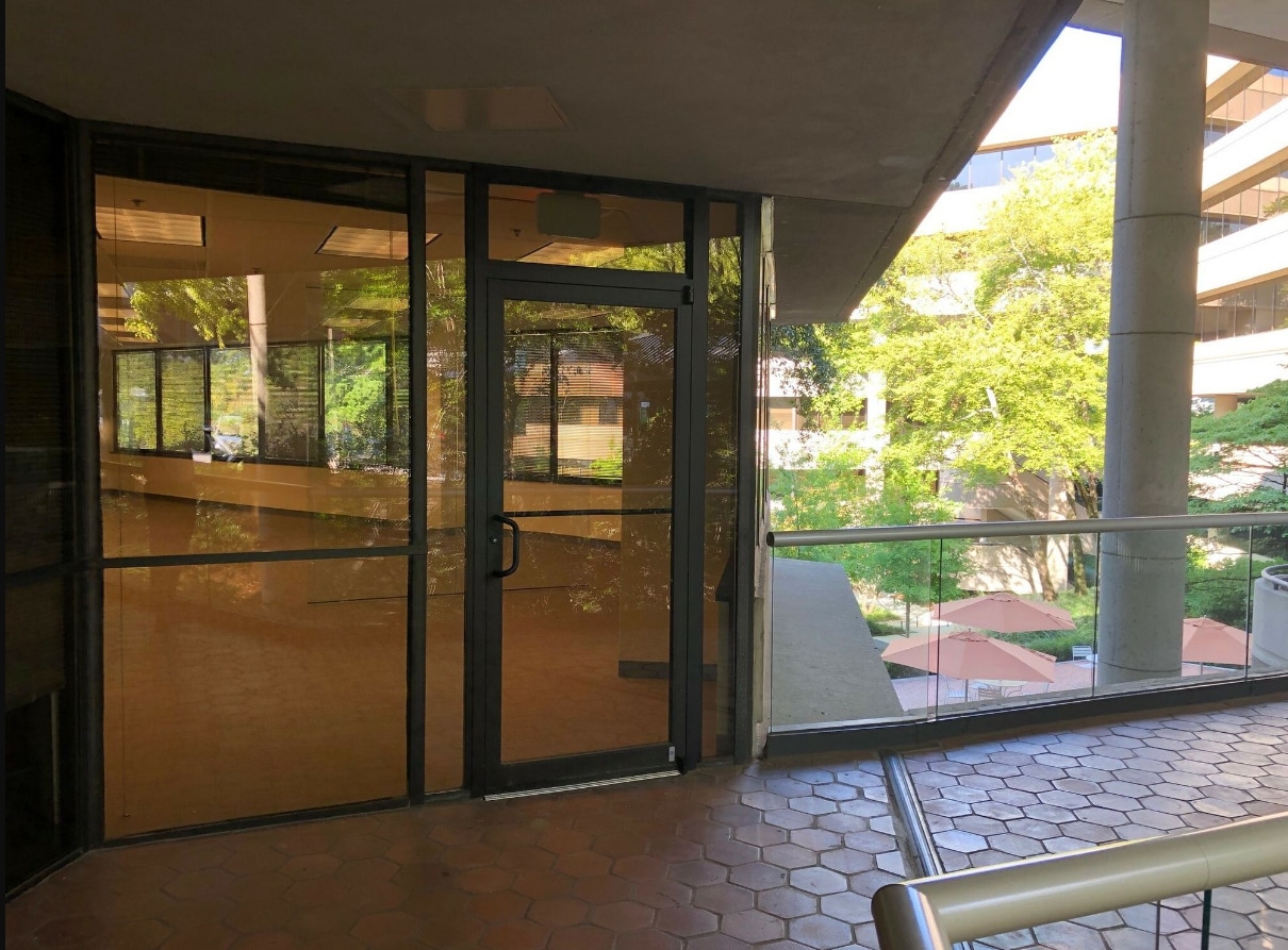 5901 Peachtree Dunwoody Rd NE, Atlanta, GA à louer Photo de l’immeuble– Image 1 sur 6