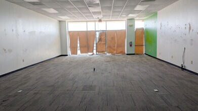 2408 W Central Ave, El Dorado, KS à louer Photo intérieure– Image 2 sur 4