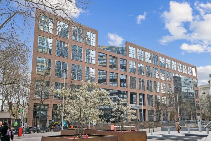 2 Place Des Vosges, Courbevoie à louer - Photo de l’immeuble – Image 2 sur 11