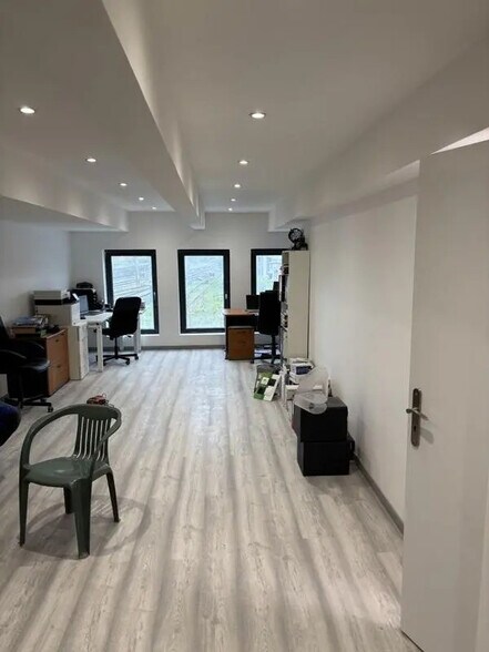 Bureau dans Saint-Priest à vendre - Photo de l’immeuble – Image 3 sur 8