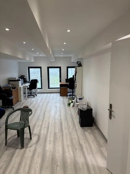 Bureau dans Saint-Priest à vendre - Photo intérieure – Image 3 sur 8