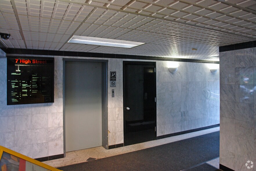 7 High St, Huntington, NY à louer - Hall d’entrée – Image 2 sur 7