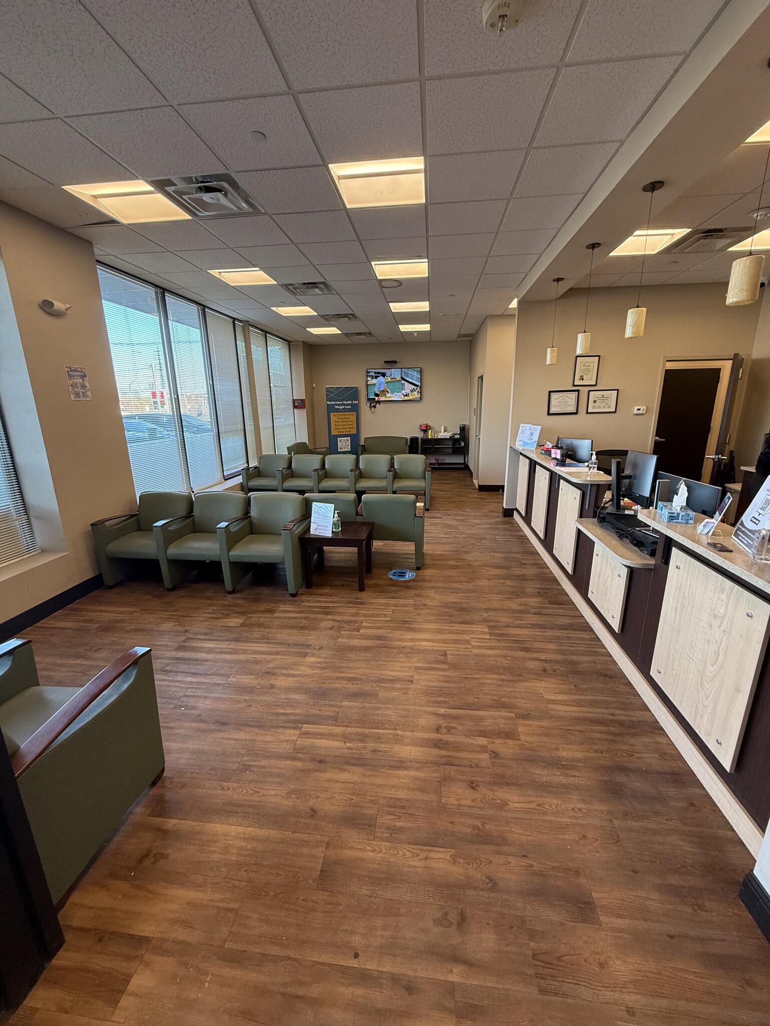 131 W Sunrise Hwy, Freeport, NY à louer Hall d’entrée– Image 1 sur 6