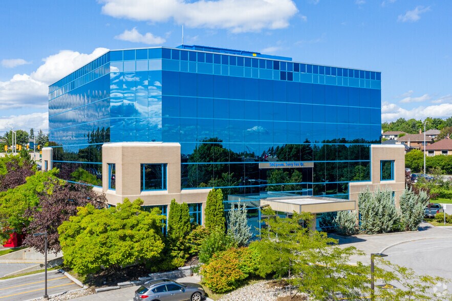 580 Terry Fox Dr, Ottawa, ON à louer - Photo de l’immeuble – Image 1 sur 4
