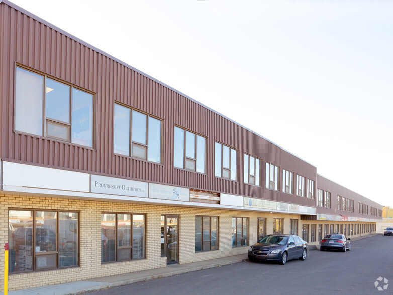 9817-9837 44th Av NW, Edmonton, AB à louer - Photo principale – Image 1 sur 4
