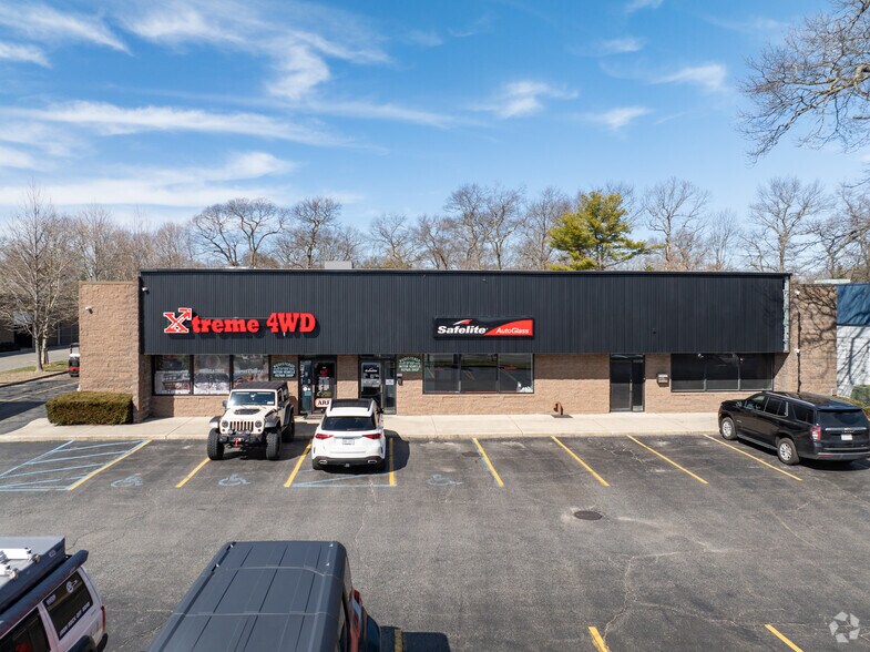 797-801 Middle Country Rd, Saint James, NY à vendre - Photo de l’immeuble – Image 2 sur 5
