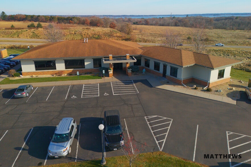 583 Lakeland Dr, Chippewa Falls, WI à vendre - Photo principale – Image 1 sur 3