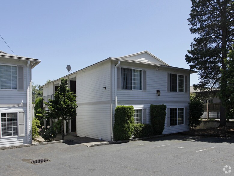 5920-5924 SW Hood Ave, Portland, OR à vendre - Photo de l’immeuble – Image 2 sur 2