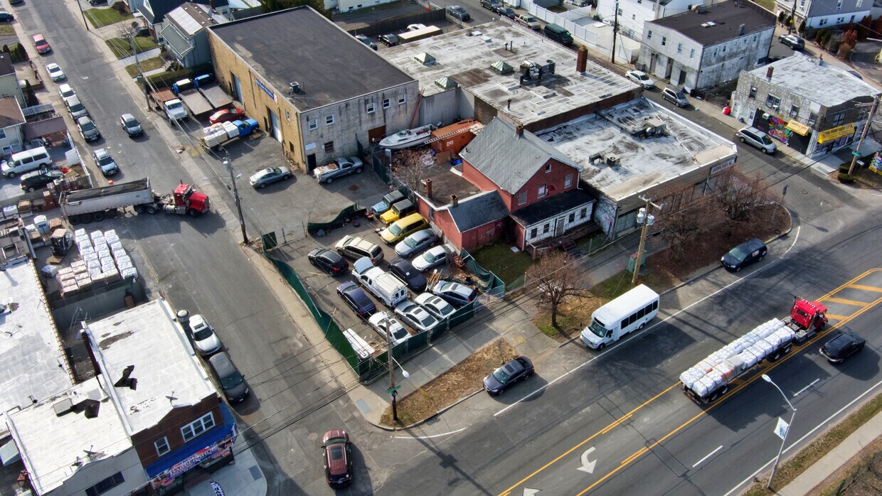 351 Hempstead Tpke, Elmont, NY à vendre Photo principale– Image 1 sur 17