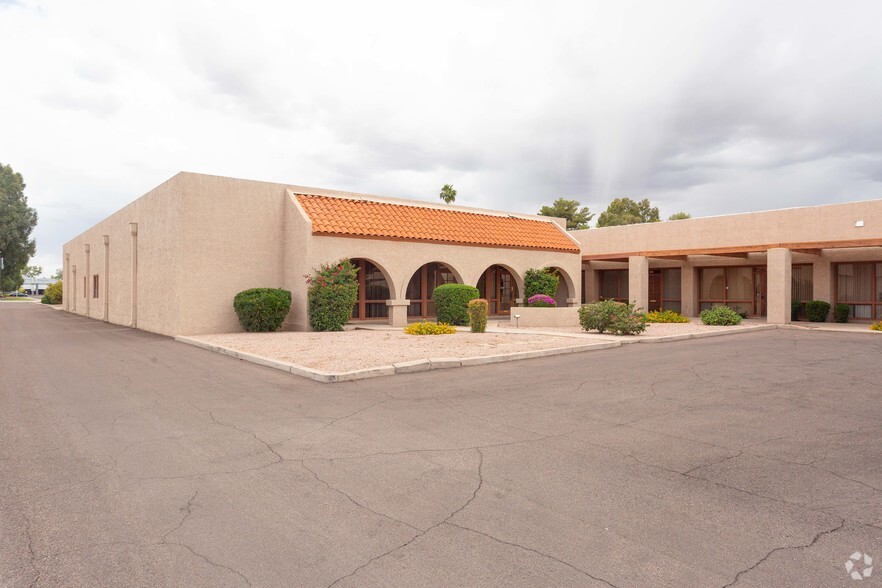 7360 E Acoma Dr, Scottsdale, AZ à louer - Photo de l’immeuble – Image 3 sur 5