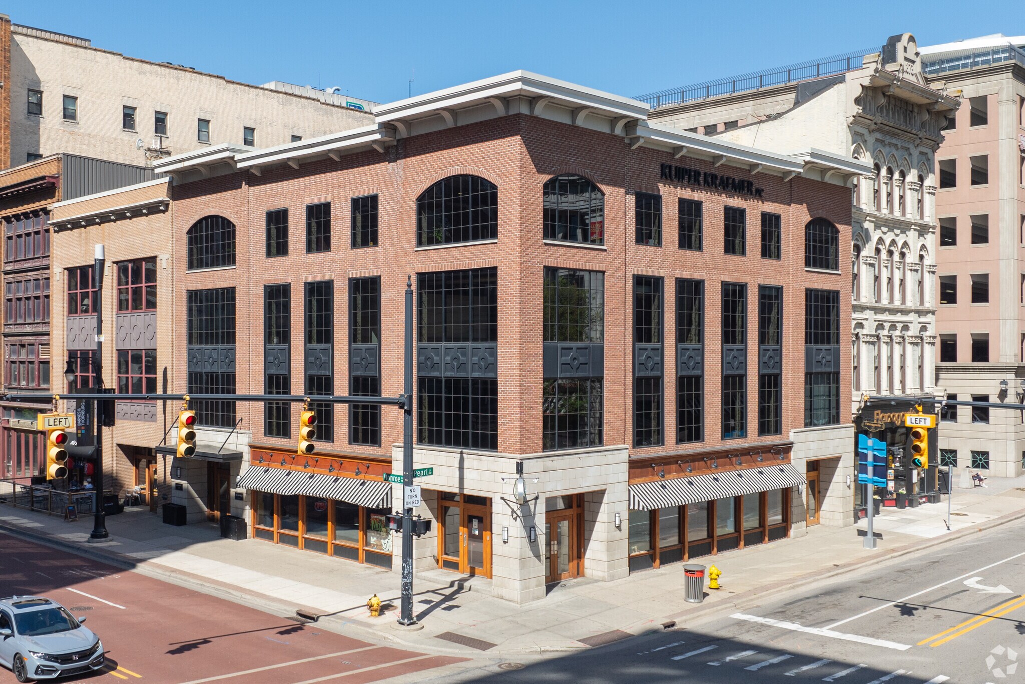 180 Monroe Ave NW, Grand Rapids, MI à louer Photo principale– Image 1 sur 5
