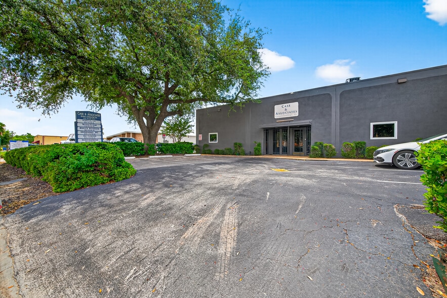 6315 Skyline Dr, Houston, TX à louer - Photo de l’immeuble – Image 2 sur 14