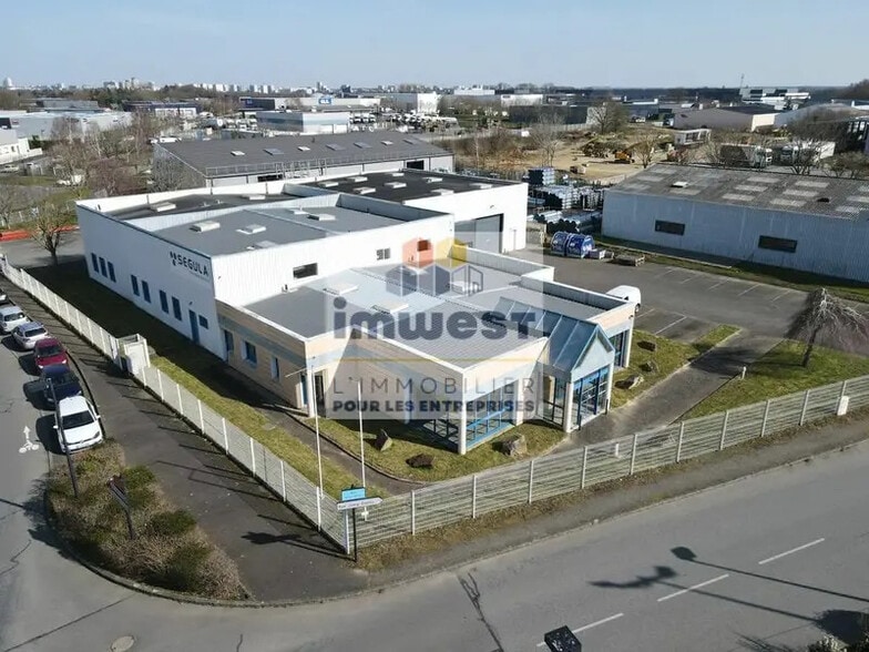 Local d’activités dans Saint-Jacques-de-la-Lande à louer - Photo de l’immeuble – Image 3 sur 4