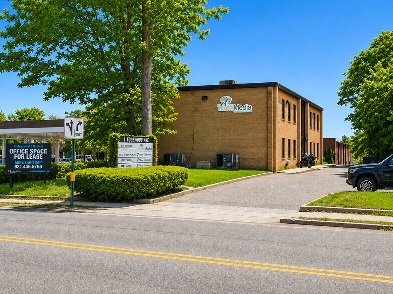 1 Edgewood Ave, Smithtown, NY à louer - Photo de l’immeuble – Image 2 sur 14