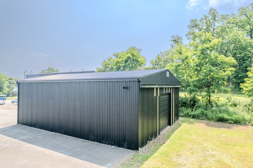 2555 Leechburg Rd, Lower Burrell, PA à louer - Photo de l’immeuble – Image 3 sur 23