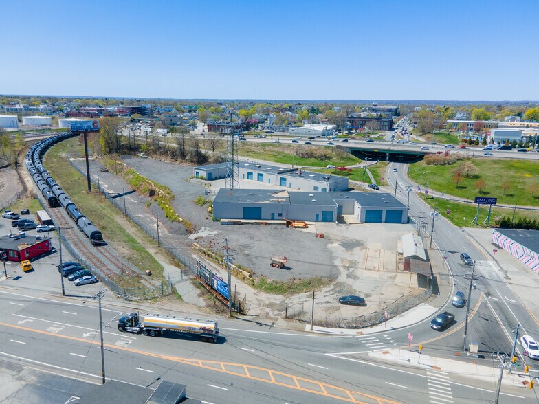 487 Allens, Providence, RI à vendre - Photo de l’immeuble – Image 2 sur 30