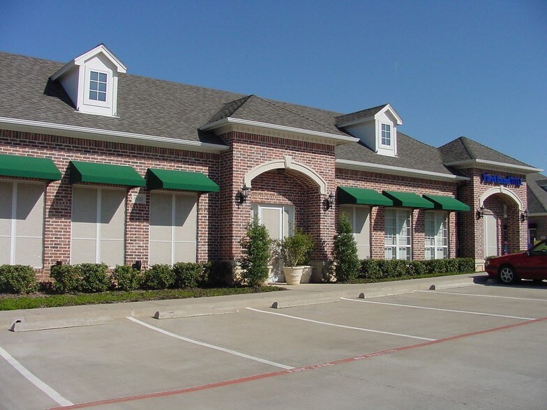6211 Colleyville Blvd, Colleyville, TX à louer - Photo de l’immeuble – Image 2 sur 9