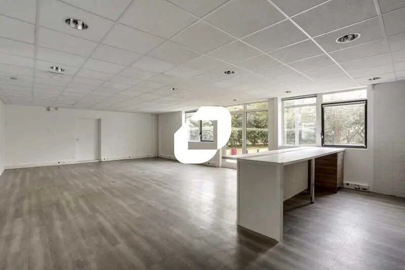 Local d’activités dans Issy-les-Moulineaux à louer - Photo de l’immeuble – Image 3 sur 16