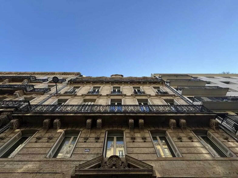 Bureau dans Bordeaux à vendre - Photo de l’immeuble – Image 3 sur 11