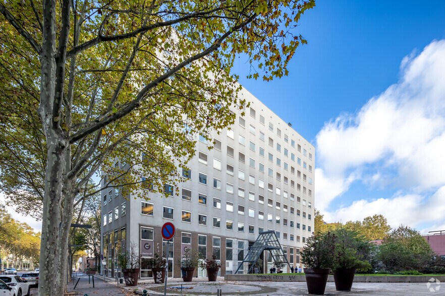 Bureau dans Villeurbanne à louer - Photo de l’immeuble – Image 2 sur 3