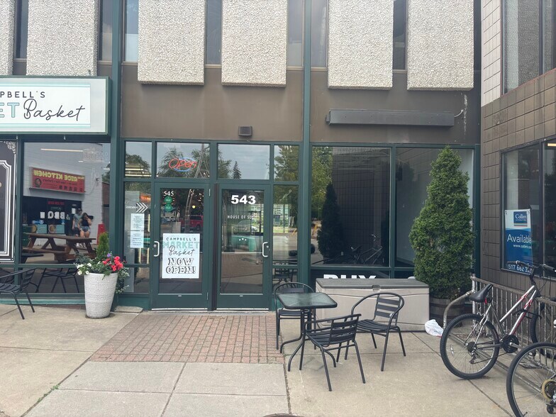 537-545 E Grand River Ave, East Lansing, MI à louer - Photo de l’immeuble – Image 2 sur 9