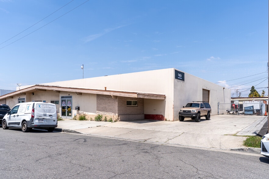 931-945 W Hoover Ave, Orange, CA à vendre - Photo de l’immeuble – Image 2 sur 22