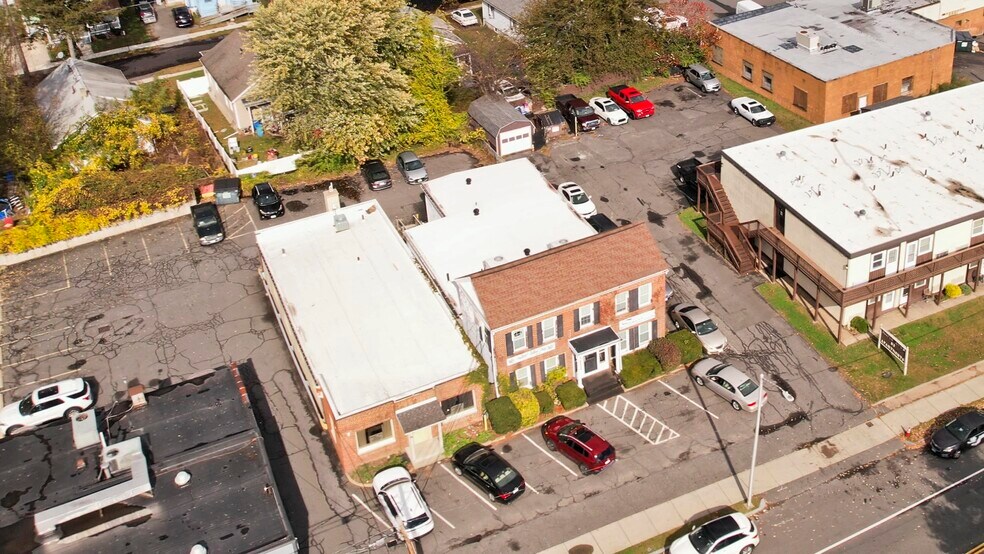 62 westfield St, West Springfield, MA à vendre - Photo de l’immeuble – Image 1 sur 37