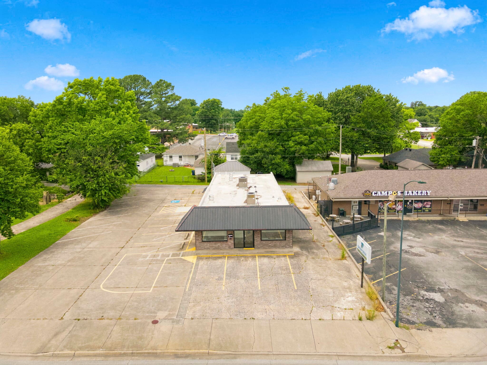816 S Mount Olive St, Siloam Springs, AR à vendre Photo principale– Image 1 sur 26