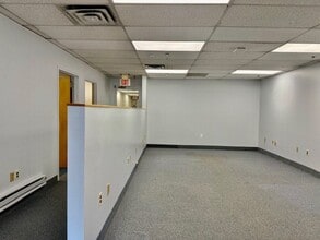 297 Kinderkamack Rd, Oradell, NJ à louer Photo intérieure– Image 2 sur 7