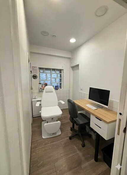 Local commercial dans Neuilly-sur-Seine à louer - Photo intérieure – Image 2 sur 2