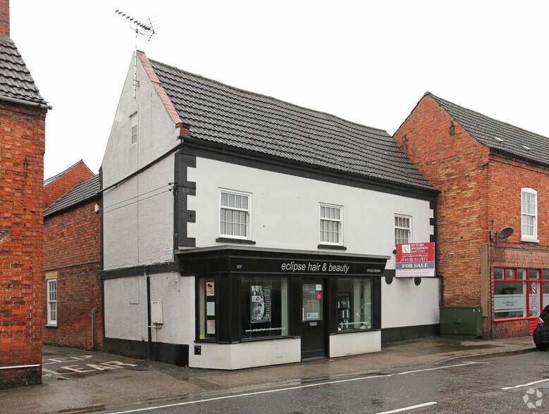 107-109 High St, Collingham à vendre - Photo principale – Image 1 sur 24