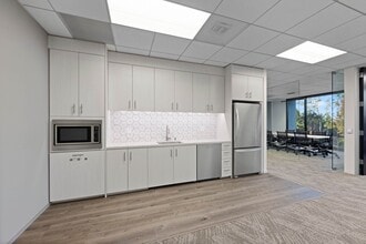 620 Newport Center Dr, Newport Beach, CA à louer Photo intérieure– Image 1 sur 7