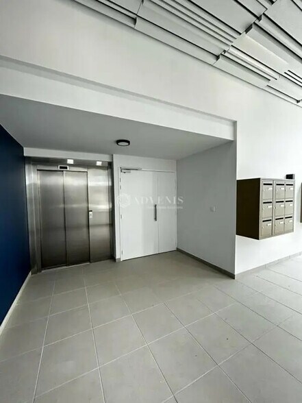 Bureau dans Narbonne à vendre - Hall d’entrée – Image 2 sur 8