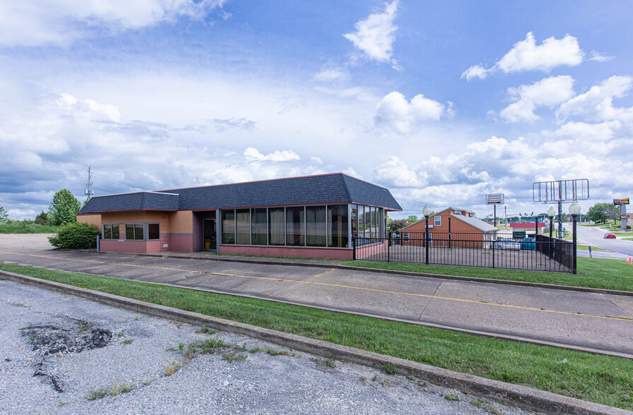 1630 Commercial St, Warsaw, MO à vendre - Photo de l’immeuble – Image 1 sur 41