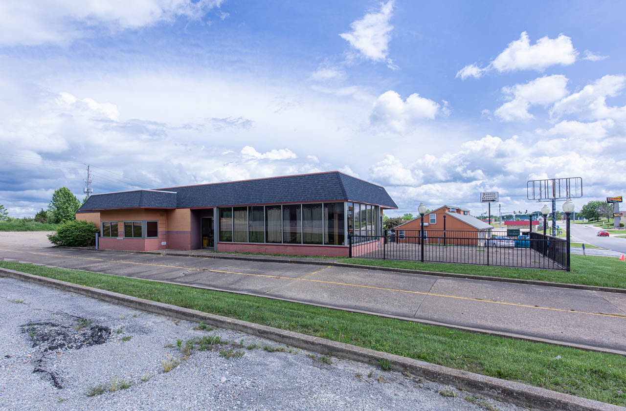 1630 Commercial St, Warsaw, MO à vendre Photo de l’immeuble– Image 1 sur 42