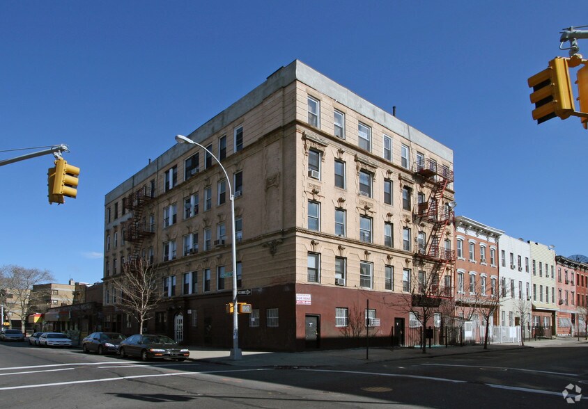 210 Humboldt St, Brooklyn, NY à louer - Photo principale – Image 1 sur 2
