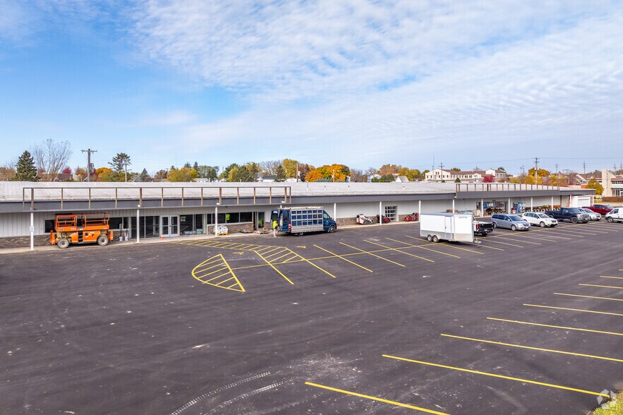401 Bernard St, Watertown, WI à louer - Photo de l’immeuble – Image 3 sur 4