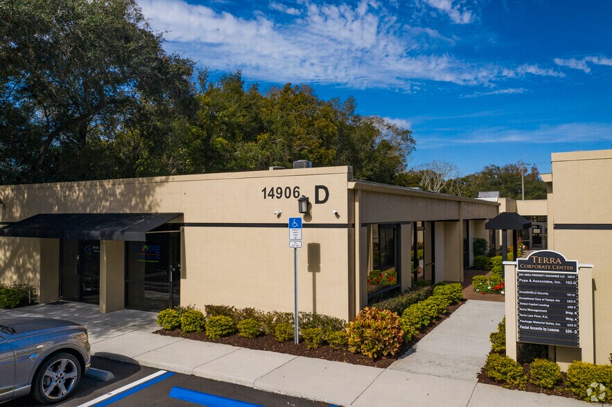 14902 Winding Creek Ct, Tampa, FL à louer - Photo principale – Image 1 sur 18